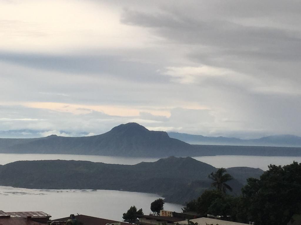 Ron'S Condo Overlooking The Lake Tagaytay City Dış mekan fotoğraf